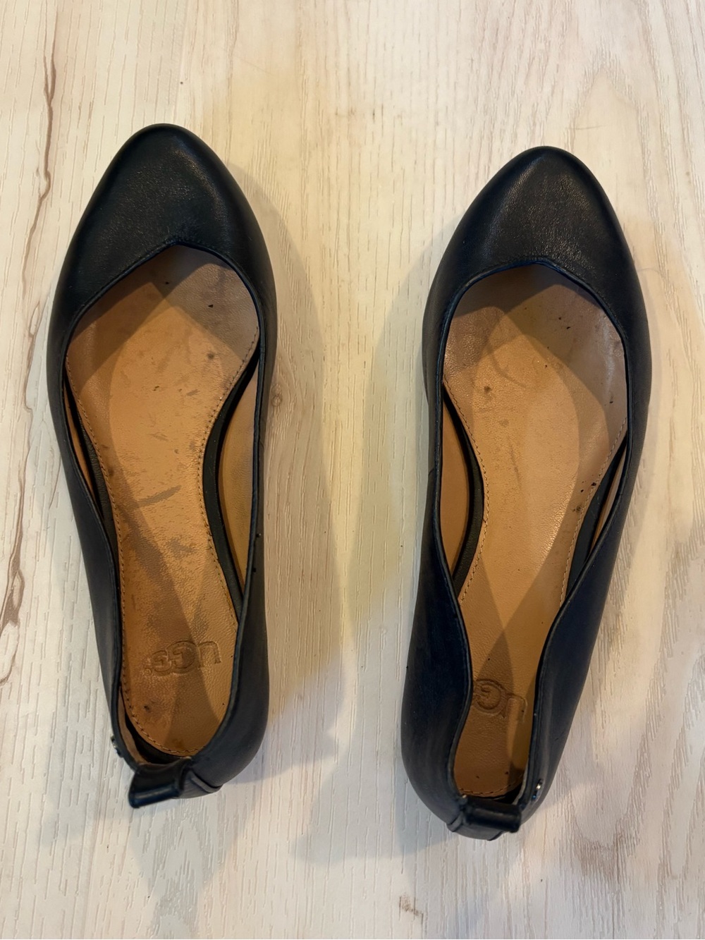 Ugg Women's Black Pointed Toe Ballet Flats